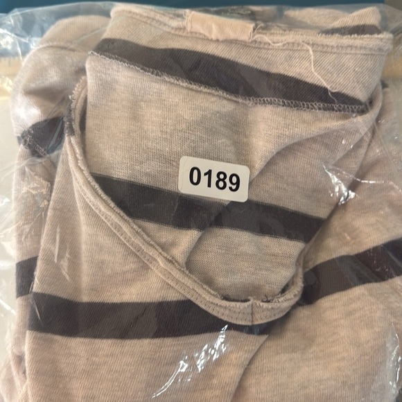 We The Free People Size L Gray Striped V-Neck T-Shirt Top Long Sleeves - Picture 10 of 10